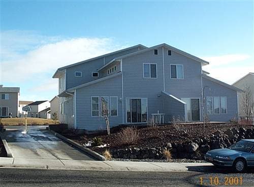 3 Bed, 2 Bath Townhouse on Pioneer Hill! - 3 Bed, 2 Bath Townhouse on Pioneer Hill!