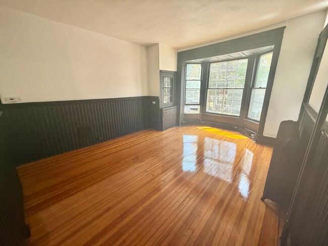 Building Photo - 7 Balsam Ave