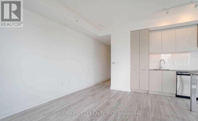 Photo - 26 Gibbs Rd Unité 648