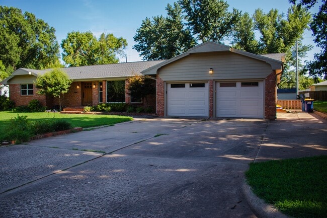 Building Photo - 1001 W Will Rogers Dr