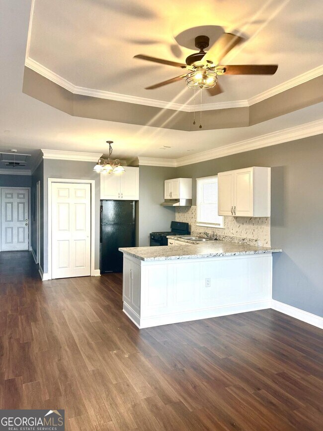 Photo - 971 Martin St SE