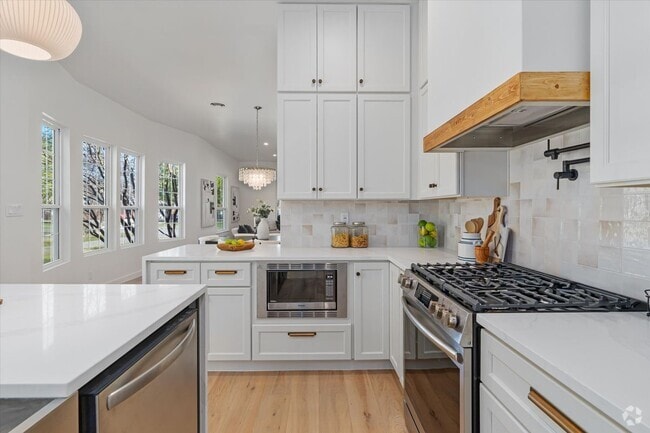 Building Photo - 1207 Lexington St Rental