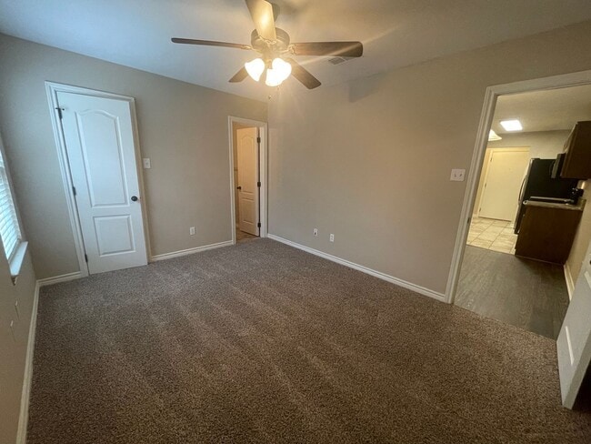 Building Photo - ~INVITING 3/2.5 Townhome Includes Granite in Kitchen & All Kitchen Appliances ((Brand New Vinyl F... Unit 3829 Branch Way