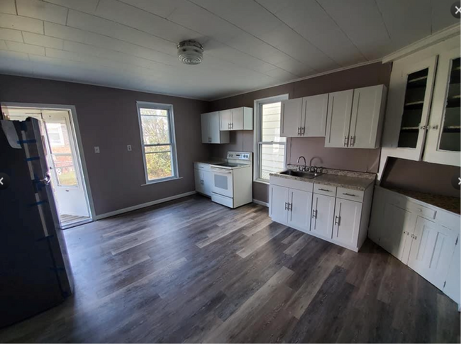 Photo - 2 E White St Unit B