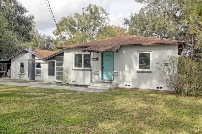 Building Photo - 3027 E Crystal Lake Ave Rental