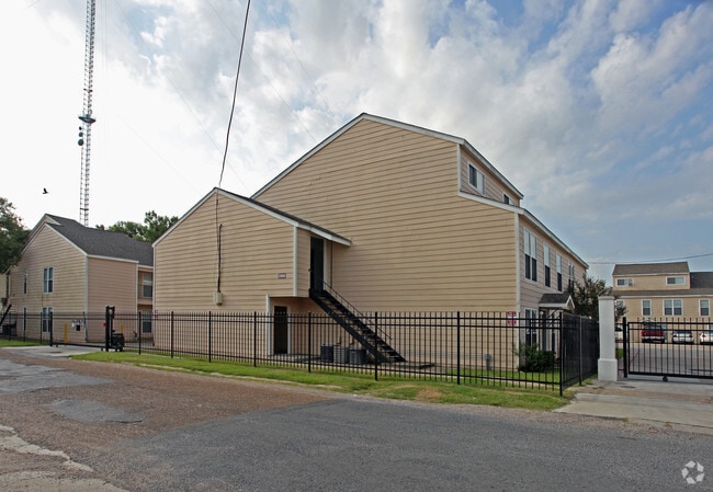 1117 Whitney Apartment Homes - Whitney Manor
