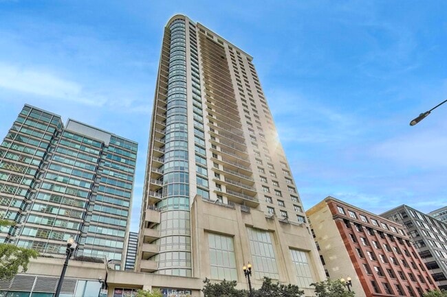 Photo - 125 S Jefferson St Unidad 2405