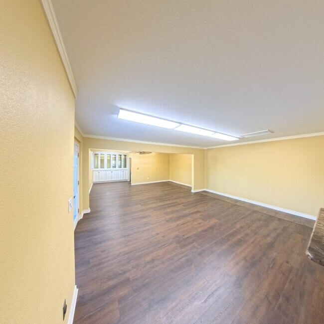 Photo - 18590 Roberts Rd