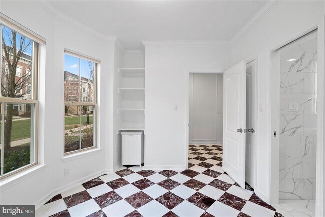 Photo - 702 Sentry Square