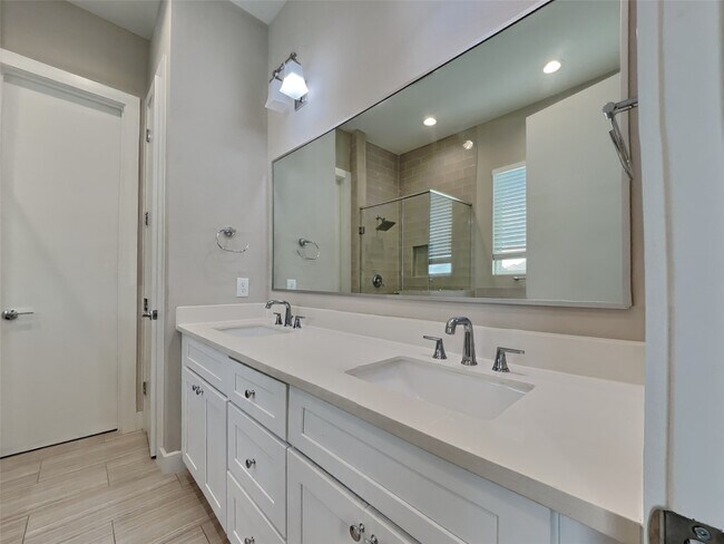 Photo - 5902 Gardendale Dr
