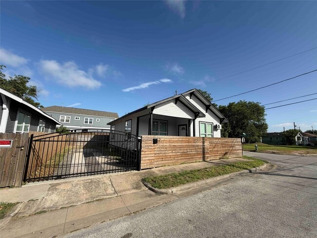 Photo - 2400 Burkett St.