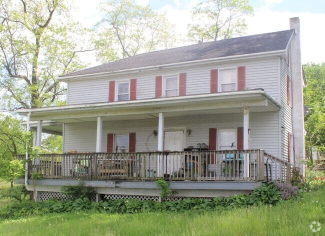Building Photo - Single Family Farm House