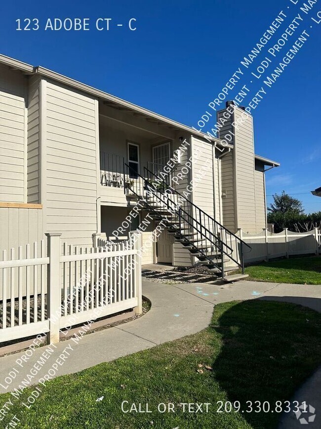 Building Photo - Downstairs 2 Bedroom 2 Bath Apartment Unit C