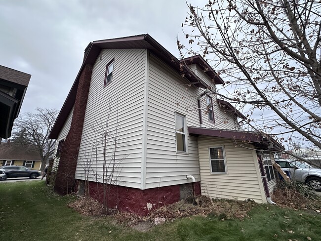 Photo - 911 Townline Rd