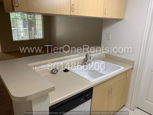 Photo - move in special: $500 off first months rent Unidad -1