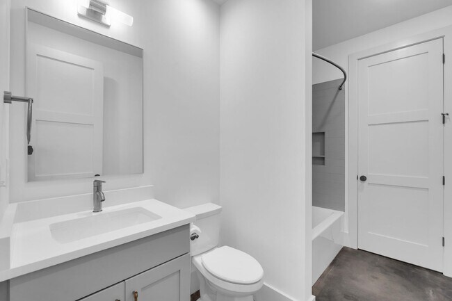 Photo - Spacious and Bright Bohemian Cottage Downtown Greenville - Available Now!