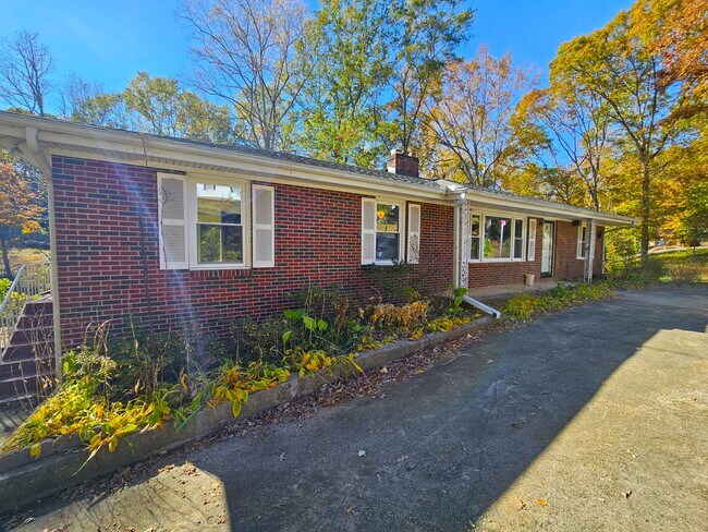 Photo - 609 Memorial Dr Ext