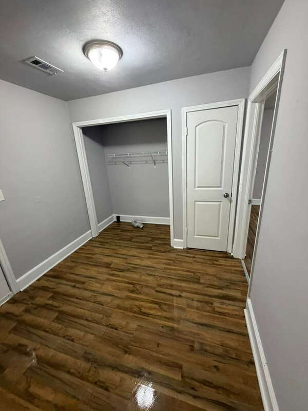 Photo - 215 Poplar St