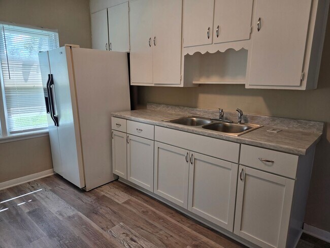 Photo - Kennedy 3rd Unidad Kennedy 3rd Down