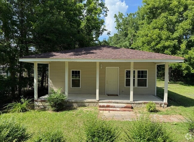 Building Photo - Newly Remodeled 3 Bedroom, 1 Bath Home