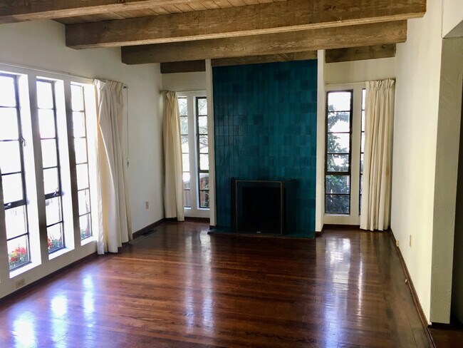 Building Photo - 2342 Hilgard Ave Unit 2342 Rental