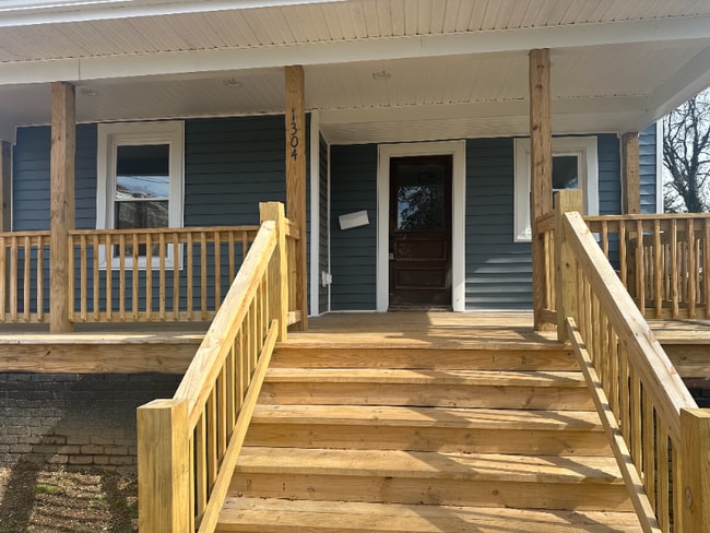 Photo - 1304 Floyd St