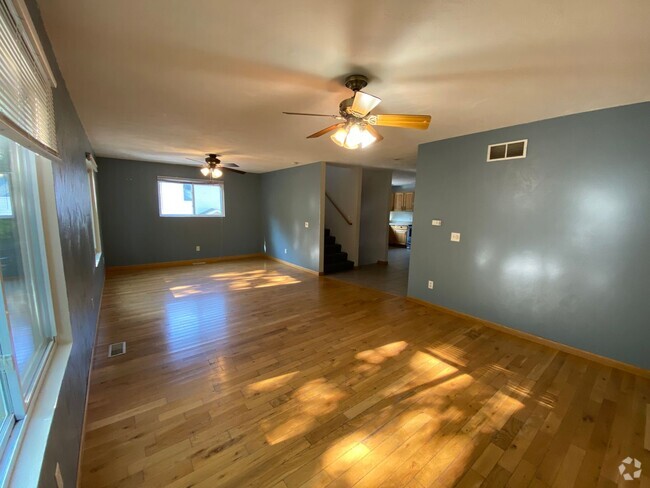 Building Photo - 1324-1326 Knollwood - Duplex Unit 1324 Knollwood Rental