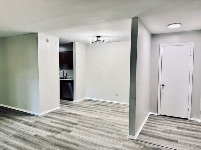 Photo - 1208 Schaub Dr