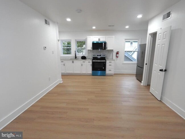 Building Photo - 3200 Calvert Ave Rental