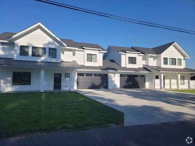 Building Photo - Brand New 4 Bed 3 Bath Modern Farmhouse St... Unit 12110 N. Freya Duplex