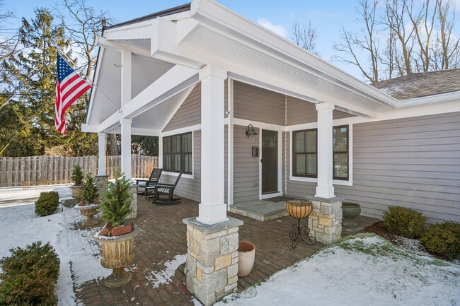 Photo - 525 W Deerpath Rd