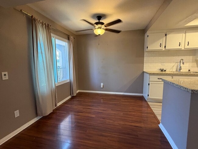 Building Photo - 2828 Famosa Blvd Unit 203