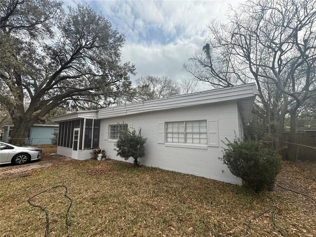 Photo - 139 Mayfair Cir