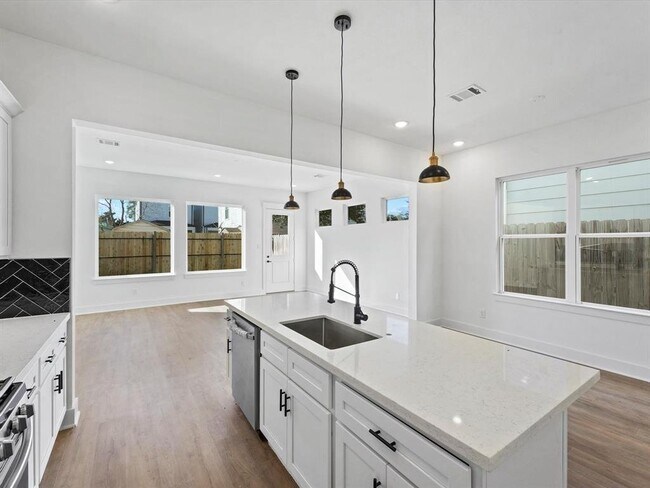 Photo - 4609 Terry St