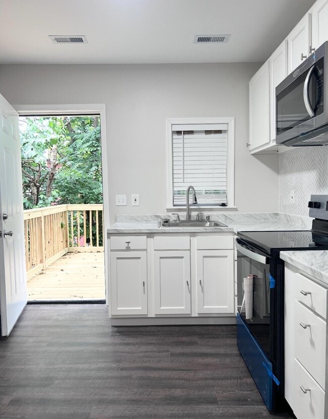 Photo - 1532 Holbrook St