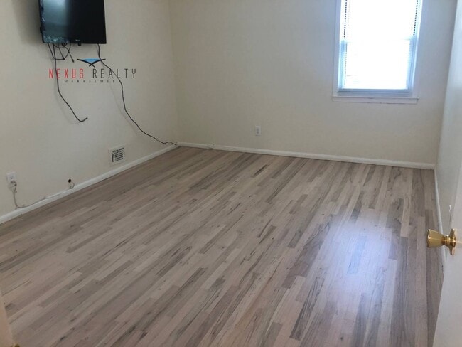 Photo - 225-01 59th Ave