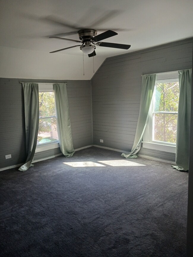 Building Photo - 323 Sortwell St Unit 323 sortwell Street