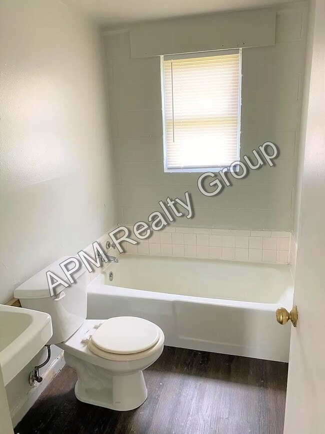 Photo - 3064 Beaumont Ave