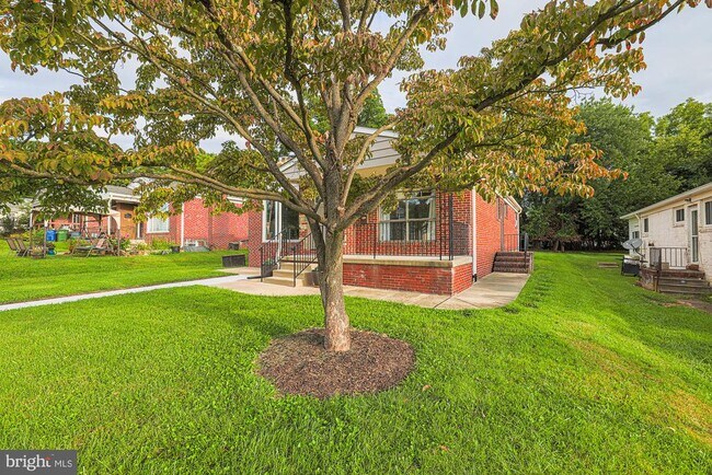 2804 Hanson Ave