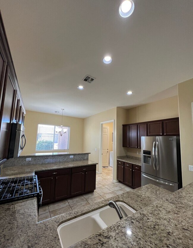 Home in sought after Granville Community! Casas en Alquiler