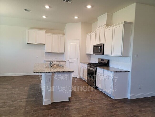 Photo - 6105 Cheshire St