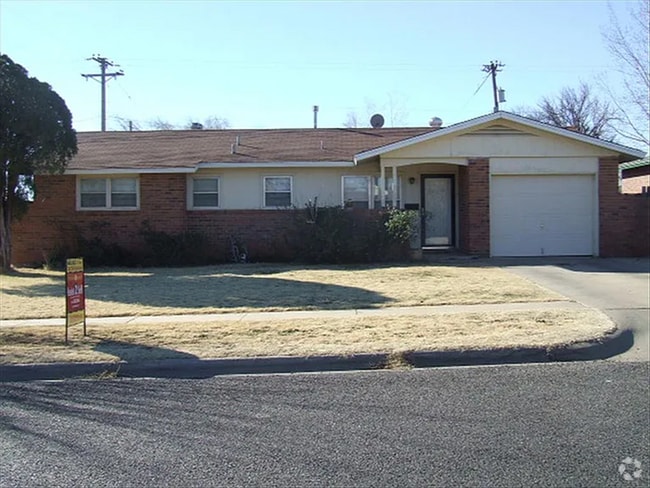 Building Photo - 4201 Summit Cir Rental