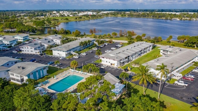 Building Photo - 2004 Lake Osborne Dr Unit 4