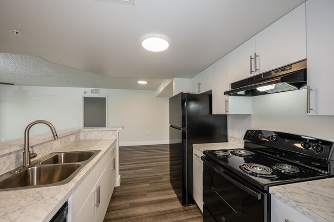 2 Bedroom, 2 Bathroom 898 Sq. Ft.