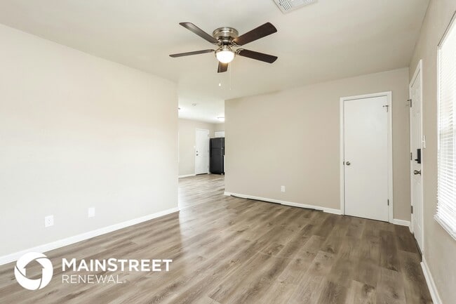 Photo - 624 E Towry Dr