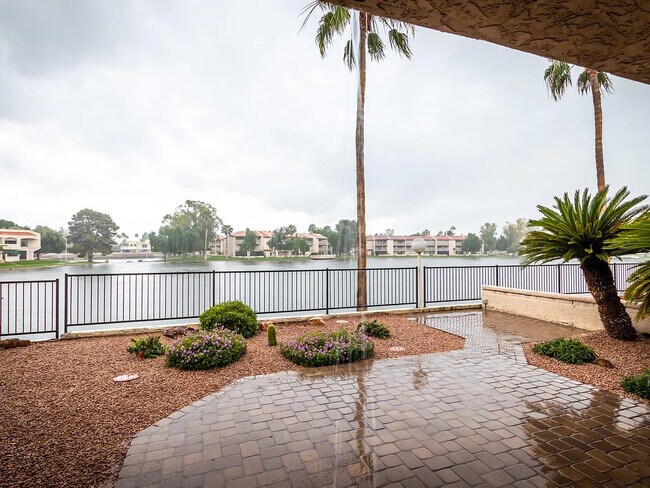 Building Photo - 11666 N 28th Dr Unit 127
