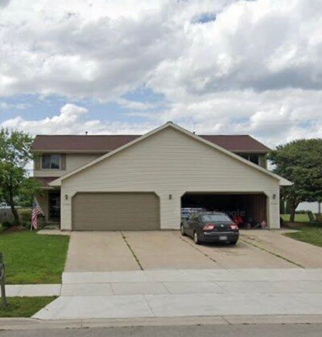 Photo - 3506 East River Dr.