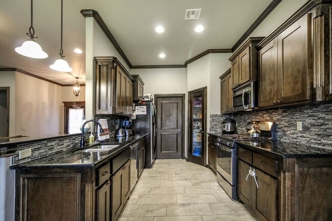 Photo - Perfect 4 bed, 2 bath, 3 car in The Grove/Deer Creek