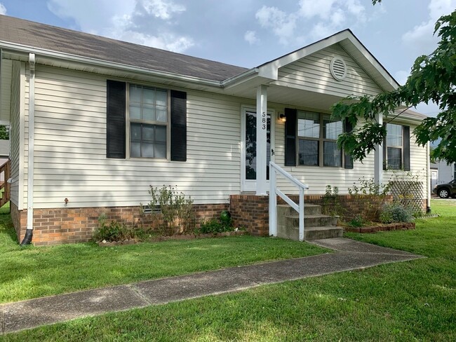 Building Photo - Conveniently Located! Cute home with 3 bed...