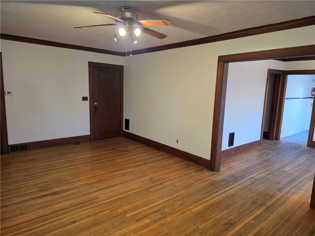 Photo - 218 Congress Ave